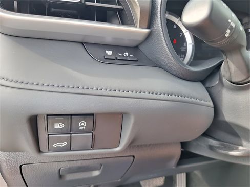 Used 2024 Toyota Highlander LE image 22