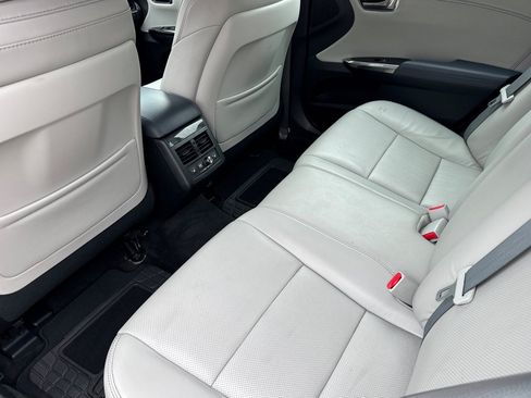 Used 2013 Toyota Avalon Limited w/ Technology Pkg FWD image 27