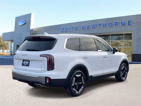 Used 2025 Kia Telluride EX w/ EX Captain's Chair Package image 6
