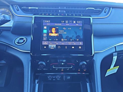 New 2025 Jeep Grand Cherokee Altitude image 20