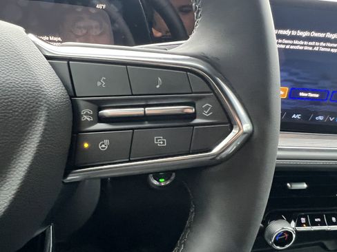 New 2026 Chevrolet Suburban LT image 21