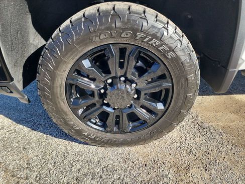 Used 2025 Chevrolet Silverado 2500 Custom w/ Custom Value Package image 11