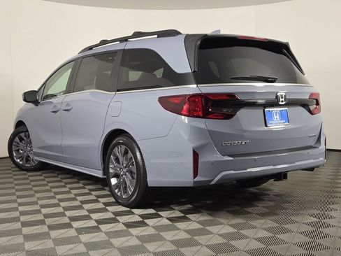 New 2026 Honda Odyssey Touring image 7