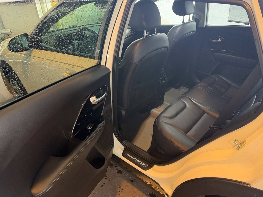 Used 2018 Kia Niro EX w/ EX Premium Package FWD image 14
