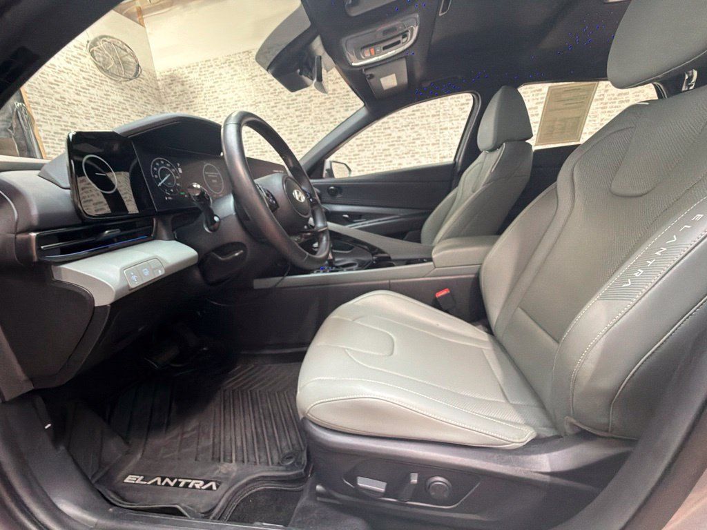 Certified 2024 Hyundai Elantra Limited FWD image 24