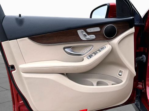 Used 2022 Mercedes-Benz GLC 300 image 19