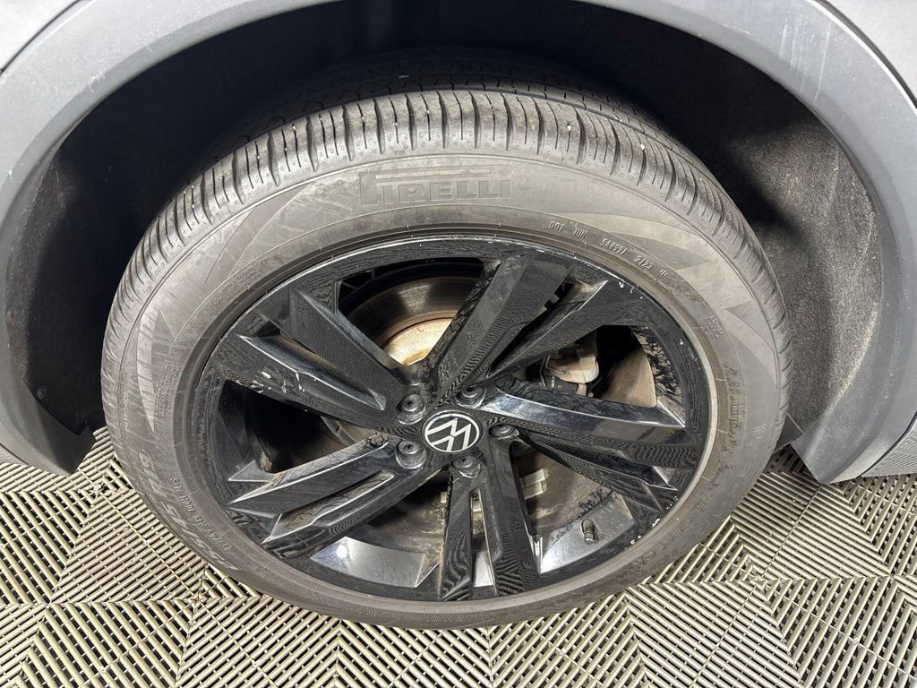 Used 2023 Volkswagen Tiguan SE R-Line AWD/4WD image 13