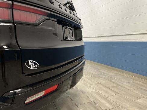 Used 2024 Jeep Wagoneer Series II image 38