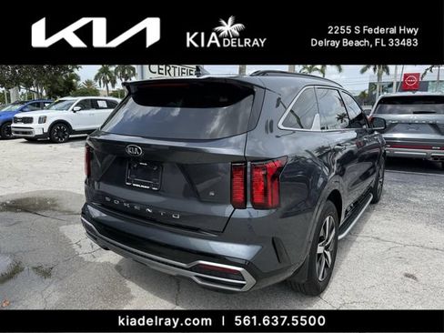 Certified 2021 Kia Sorento S w/ Panoramic Sunroof Package FWD image 3