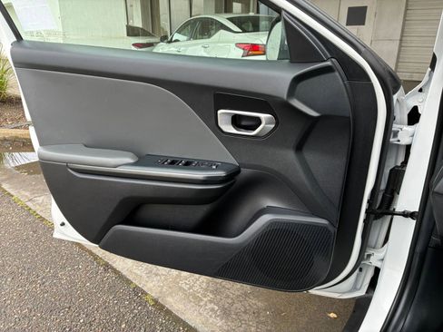Used 2025 Kia K4 LXS image 18