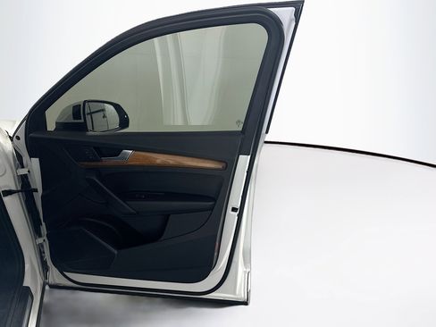 Used 2023 Audi Q5 2.0T Premium w/ Convenience Package image 34