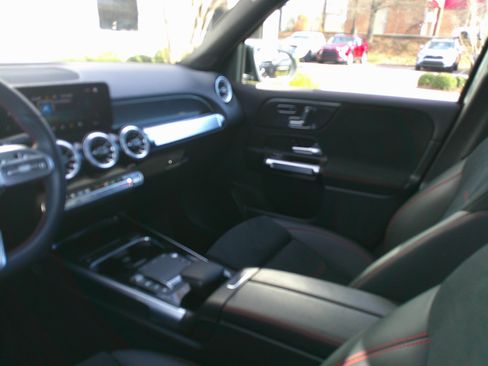 Used 2023 Mercedes-Benz GLB 250 image 44