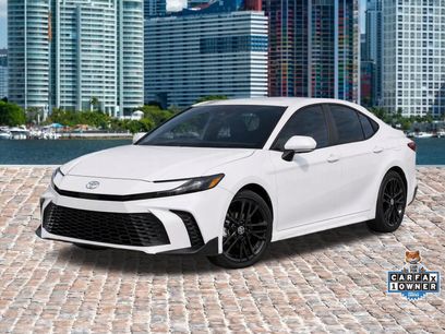Used 2025 Toyota Camry SE w/ Multimedia Upgrade Package