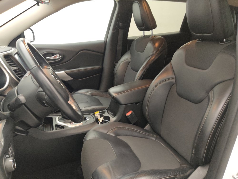 Used 2018 Jeep Cherokee Latitude Plus FWD image 17