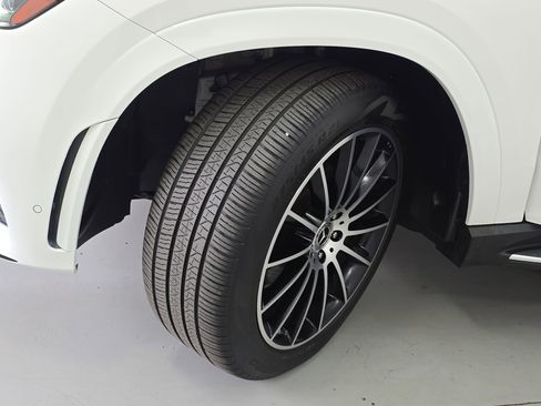 Used 2023 Mercedes-Benz GLE 350 4MATIC w/ AMG Line Exterior image 33