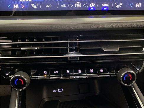 Certified 2024 Chevrolet Traverse LT w/ LPO, Floor Liner Package image 40