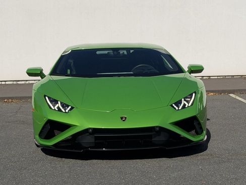 Used 2021 Lamborghini Huracan EVO image 3