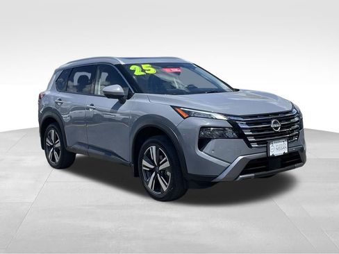 Certified 2025 Nissan Rogue SL w/ SL Premium Package AWD/4WD image 3