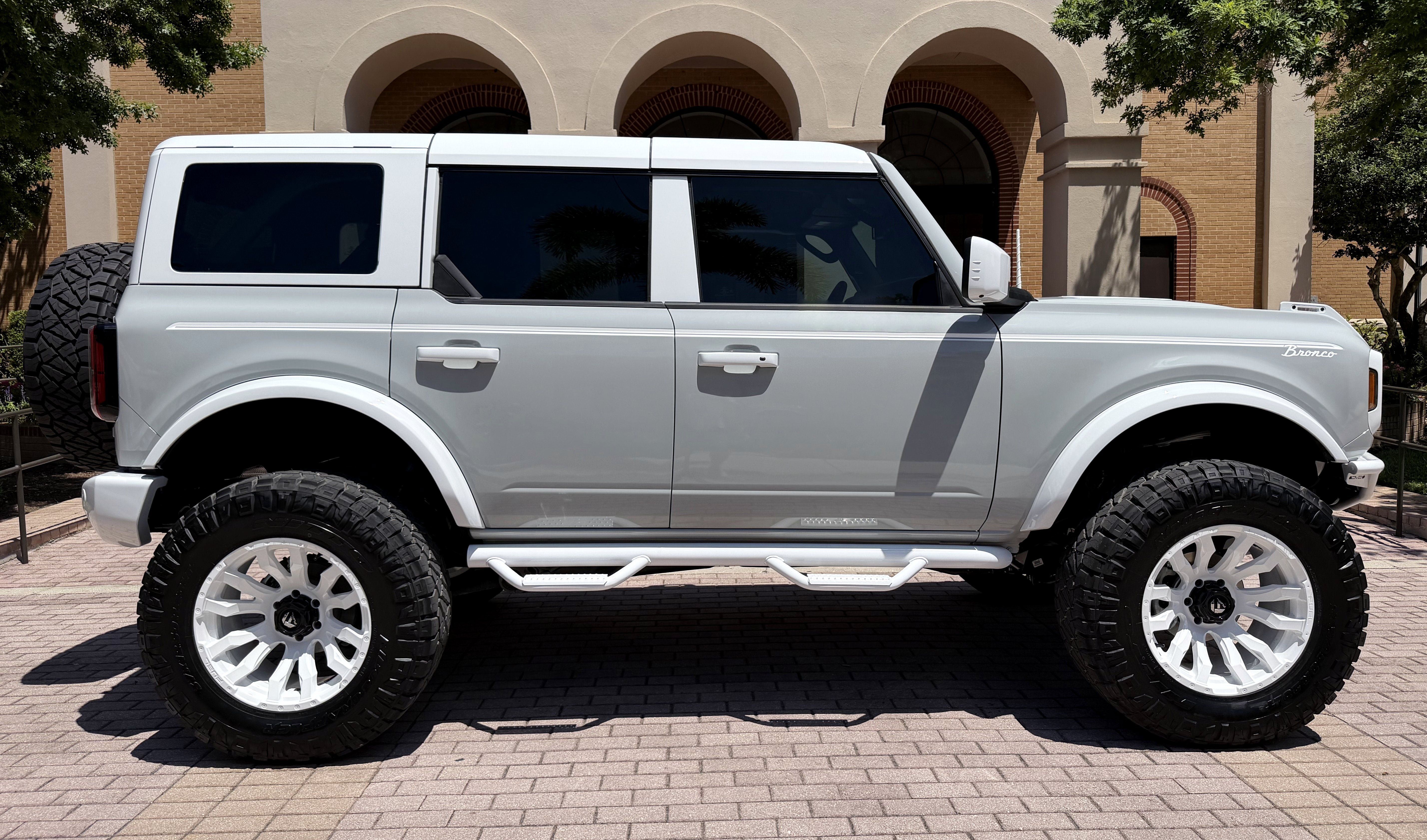 Used 2026 Ford Bronco Outer Banks AWD/4WD image 2
