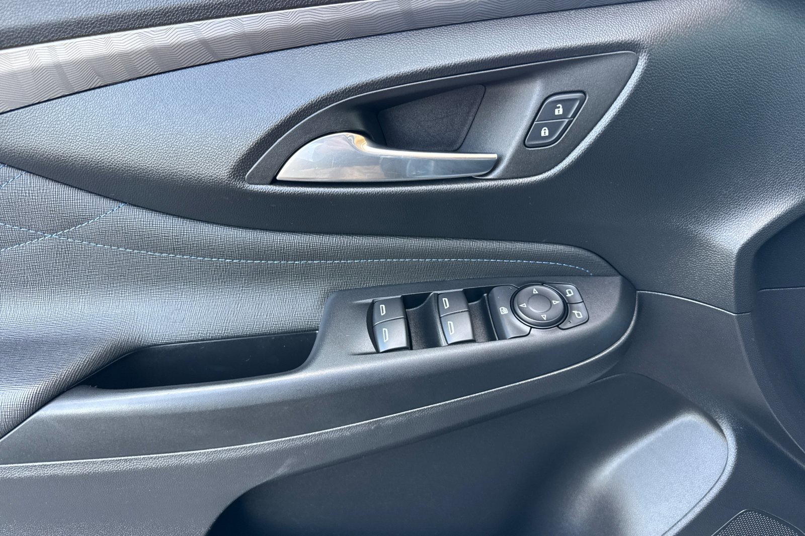 Used 2025 Buick Envista Sport Touring FWD image 11