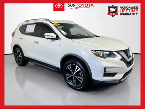 Used 2019 Nissan Rogue SV w/ Premium Package image 1