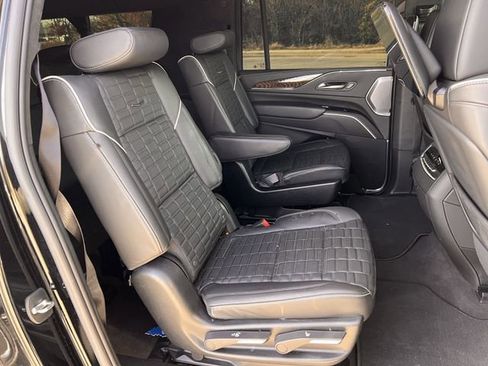 Certified 2023 Cadillac Escalade ESV Sport Platinum image 30