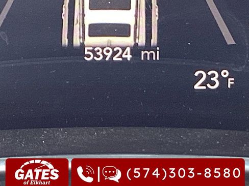 Used 2023 Chrysler Pacifica Touring-L FWD image 4