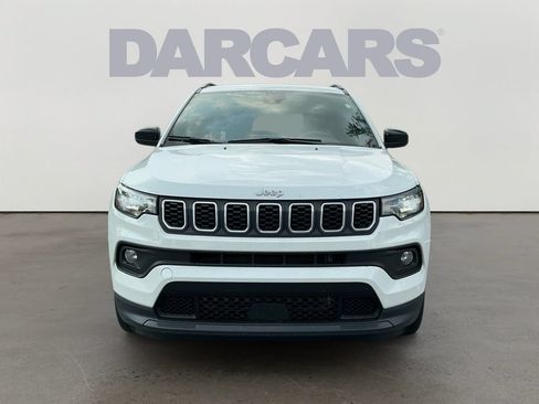 Used 2024 Jeep Compass Latitude AWD/4WD image 2