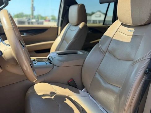 Used 2019 Cadillac Escalade Platinum AWD/4WD image 11
