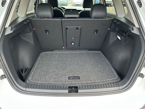 Certified 2025 Volkswagen Taos SE w/ Panoramic Sunroof Package AWD/4WD image 33