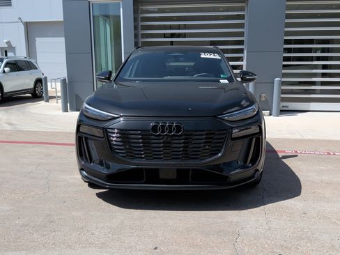 Certified 2025 Audi SQ6 e-tron Prestige w/ Black Optic Package AWD/4WD image 3