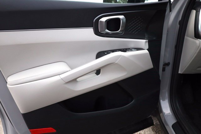 Used 2025 Kia Sorento S w/ Panoramic Sunroof Package FWD image 23
