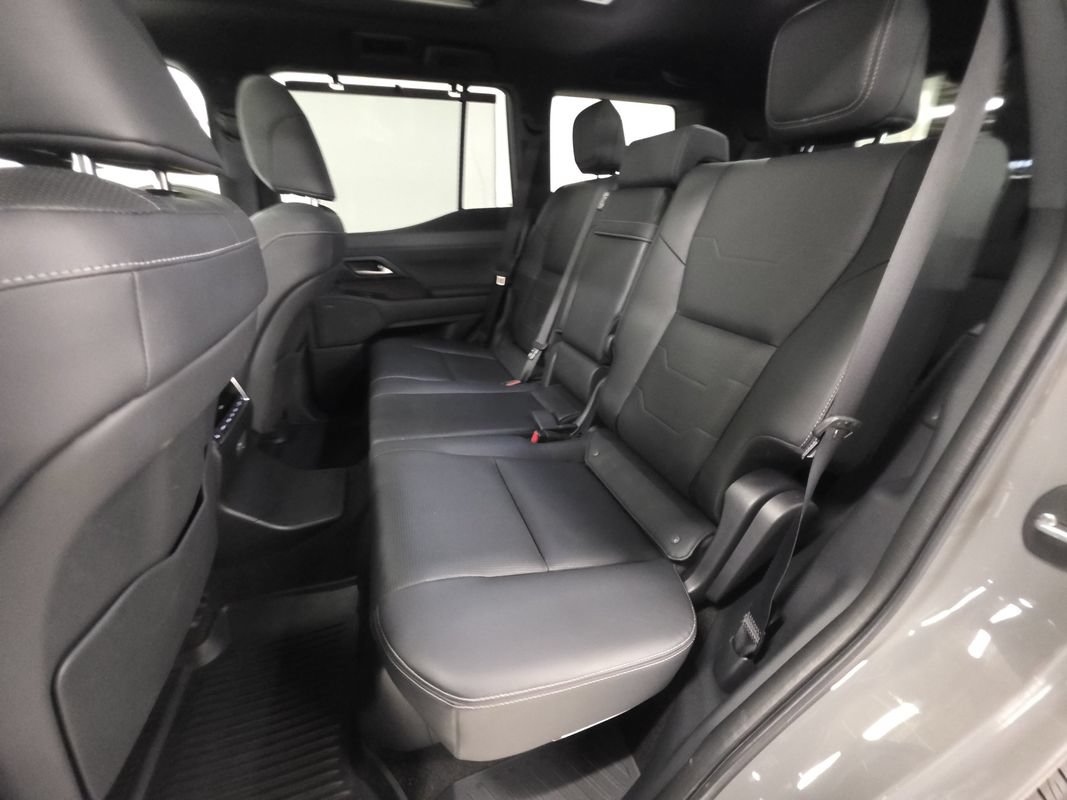 Used 2024 Lexus GX 550 w/ Cold Area Package AWD/4WD image 23