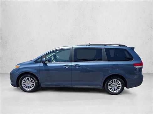 Used 2014 Toyota Sienna XLE FWD image 8