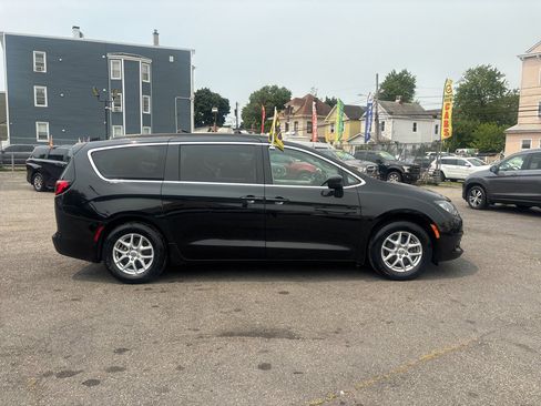 Used 2020 Chrysler Voyager Lxi FWD image 6
