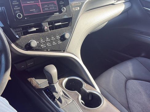 Used 2021 Toyota Camry LE image 9