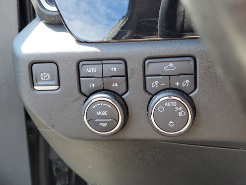 Used 2022 Chevrolet Silverado 1500 LT w/ Z71 Off-Road Package image 19