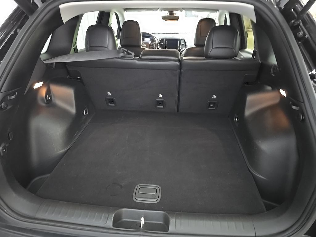 Used 2019 Jeep Cherokee Limited AWD/4WD image 12
