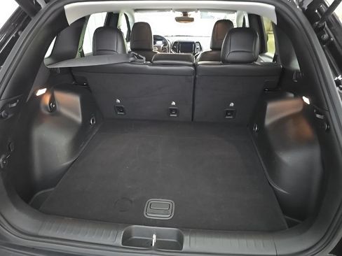Used 2019 Jeep Cherokee Limited AWD/4WD image 12