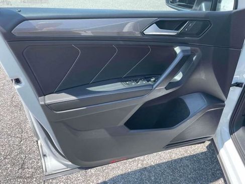 Used 2023 Volkswagen Tiguan SE image 15