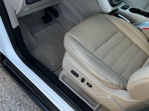 Used 2016 Ford C-MAX Energi SEL w/ Equipment Group 302A image 14