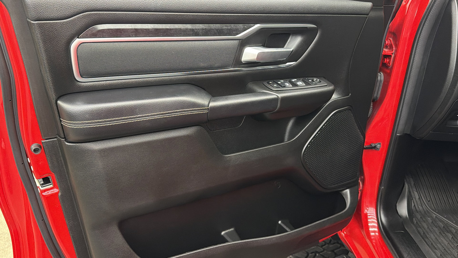 Used 2024 RAM 1500 4x4 Crew Cab image 25