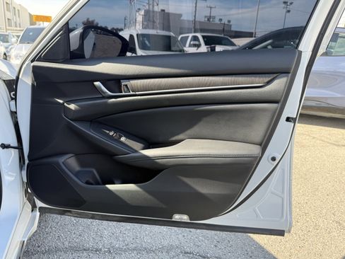 Used 2022 Honda Accord Touring image 23