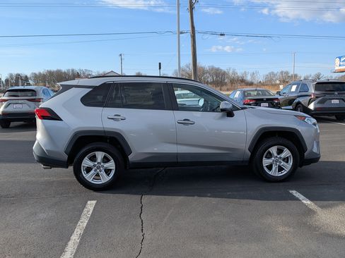Used 2021 Toyota RAV4 XLE image 9