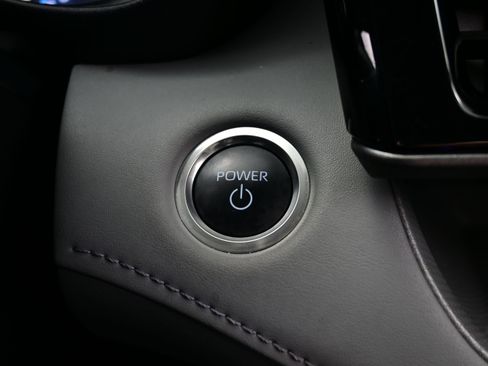 Used 2025 Toyota Highlander XLE image 23