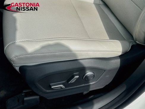 Used 2025 Hyundai Santa Fe SEL FWD image 23