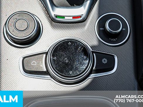 Used 2022 Alfa Romeo Giulia Veloce RWD image 42