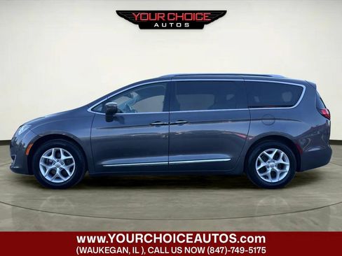 Used 2018 Chrysler Pacifica Touring-L Plus w/ Tire & Wheel Group FWD image 2