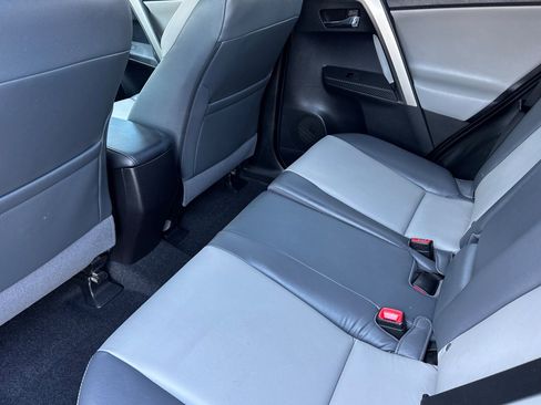 Used 2015 Toyota RAV4 Limited image 27