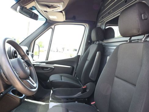 Used 2023 Mercedes-Benz Sprinter 2500 image 19